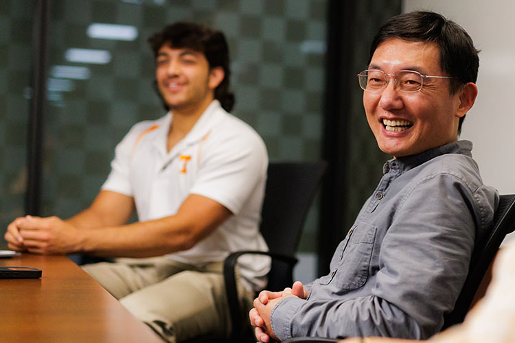 Charles Liu, leads a research session with his students at the University of Tennessee.