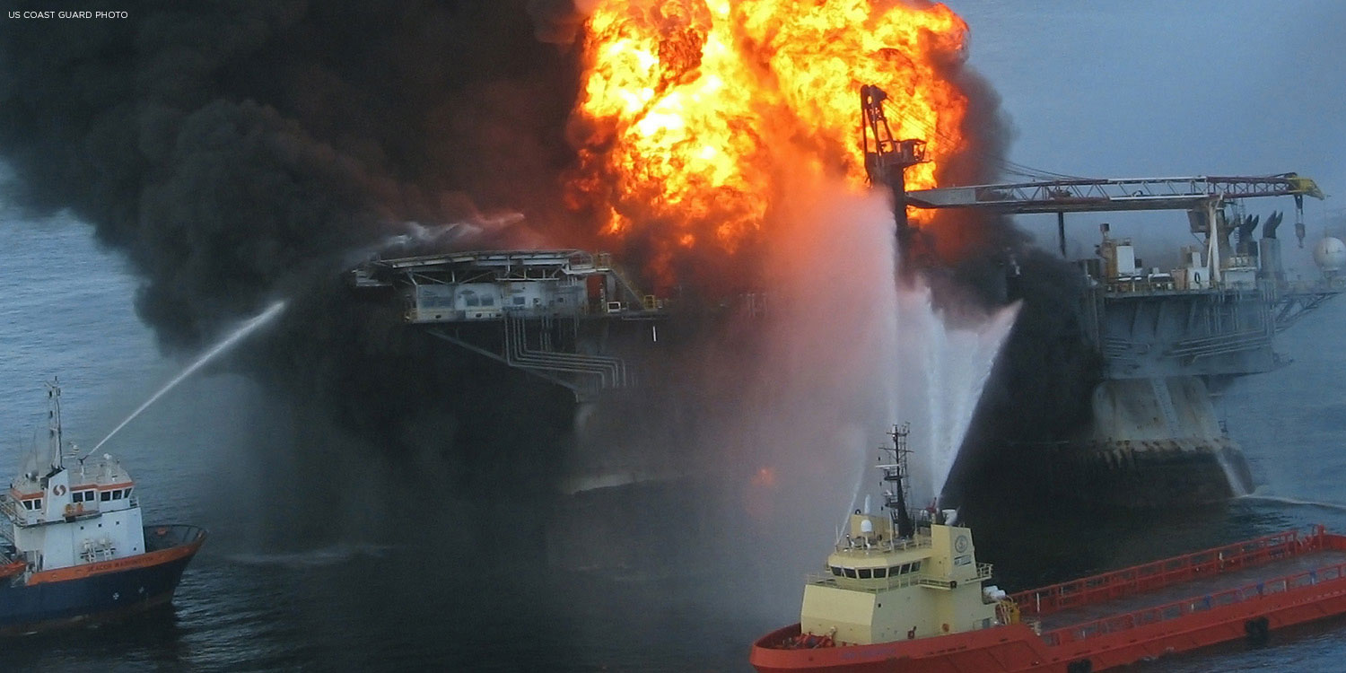 Deep Horizon oil rig on fire