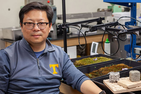 University of Tennessee Associate Professor Nick Zhou