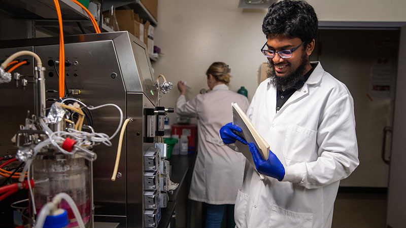 PhD students Carrie Sanford and Galib Hassan Khan begin an experiment in the bioreactor room in Senter Hall.