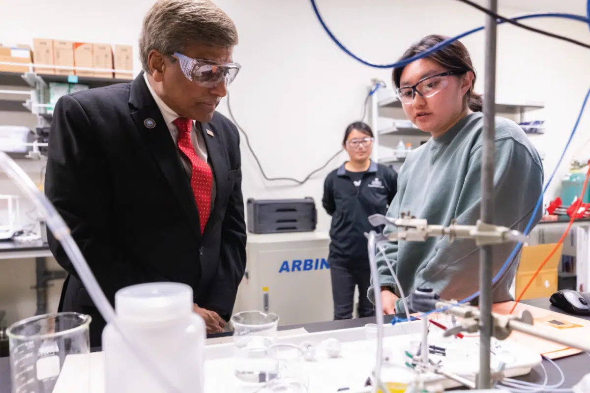 Sethuraman Panchanathan, director of the National Science Foundation, talks with a student while touring the FC Renew Lab inside the Institute for Advanced Materials and Manufacturing (IAMM).
