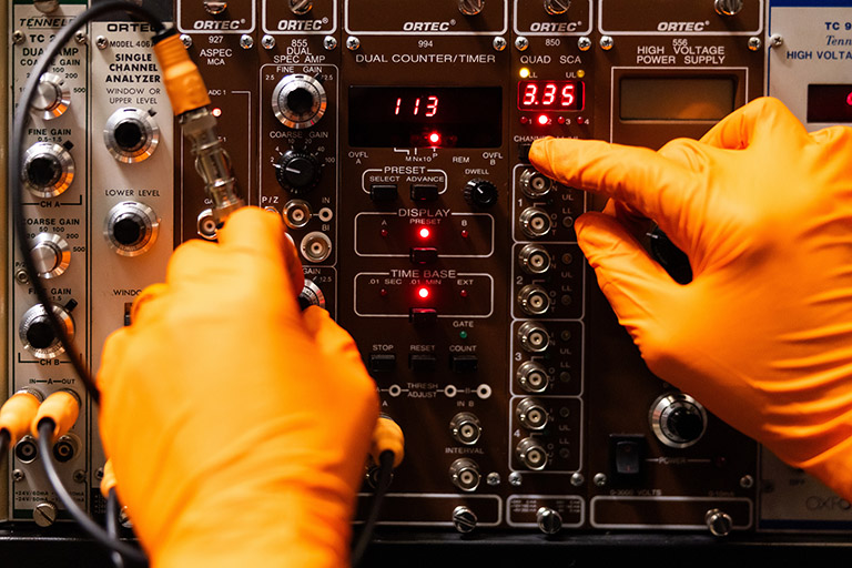 Measuring plutonium beryllium sources in the Graphite Pile Lab in Zeanah Engineering Complex at the University of Tennessee.